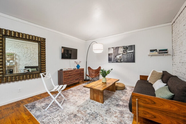 Photo - 320 W 30th St Unit ID1323927P