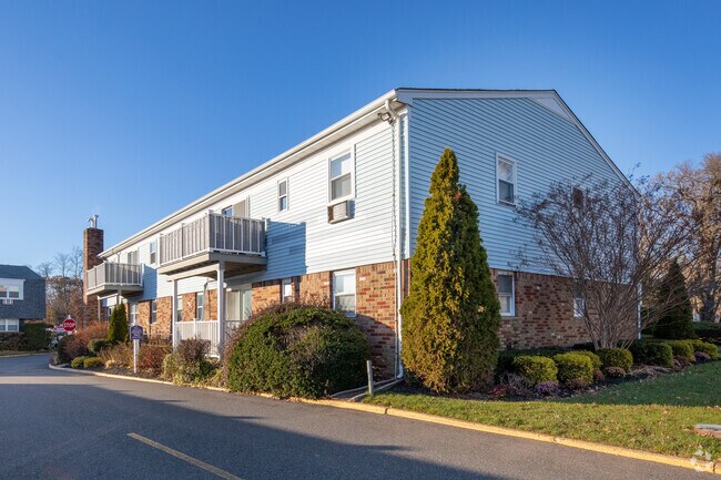 Photo - 260 Waverly Ave