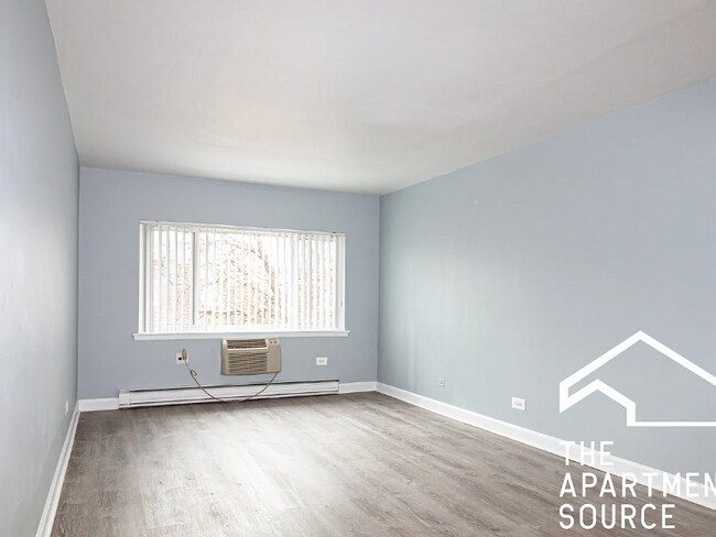 Photo - 3825 N Pine Grove Ave Unit 202