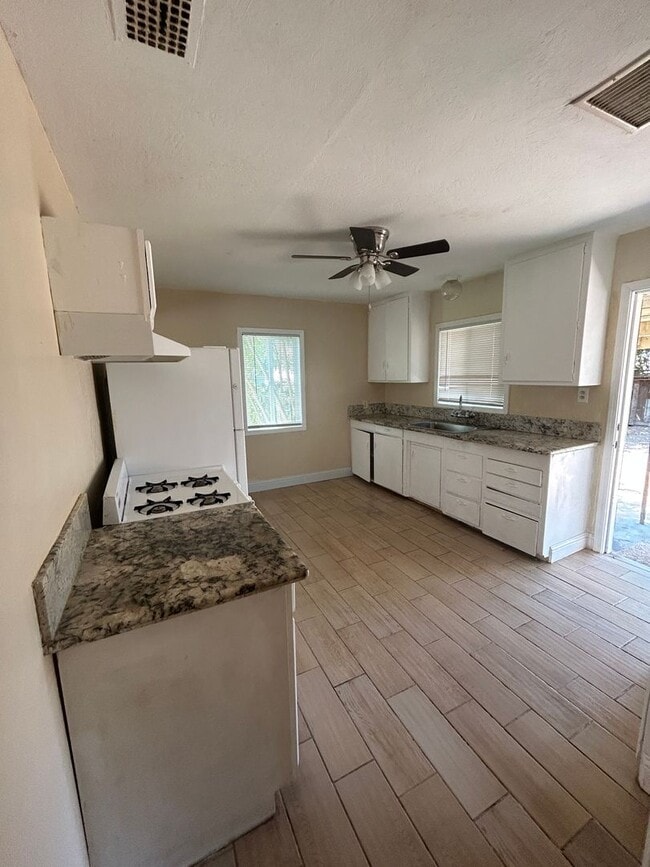 Photo - 14384 Locust St