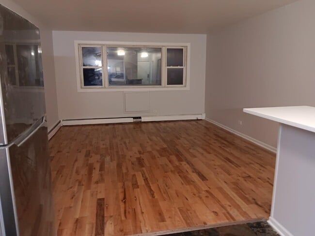 Photo - 2405 W Balmoral Ave