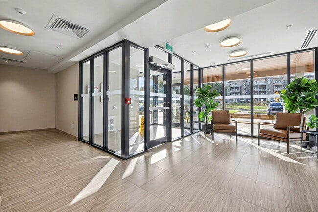 Photo - 1100-1100 Lackner Pl