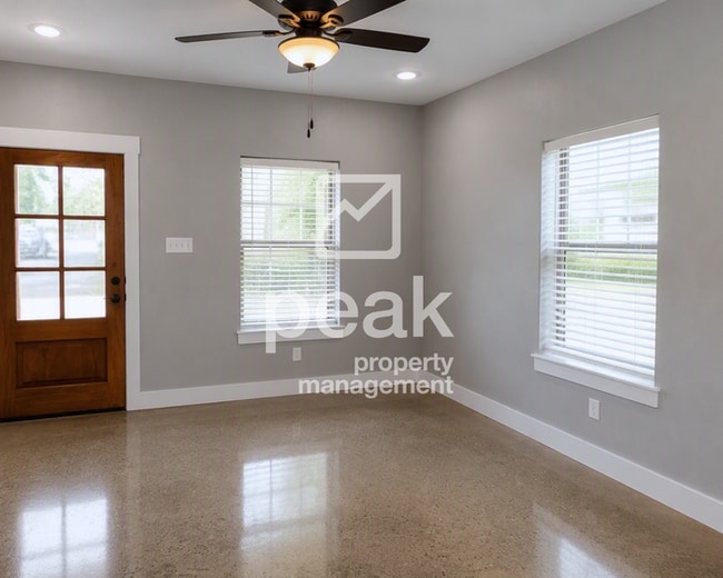 $1450! 3 Bed/ 2 Bath Home just minutes from downtown Denison!