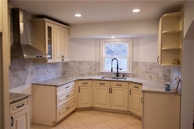 Photo - 1292 Monfort Rd