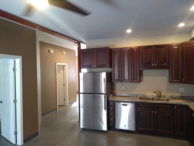 Photo - 372 Old County Rd Unit #2