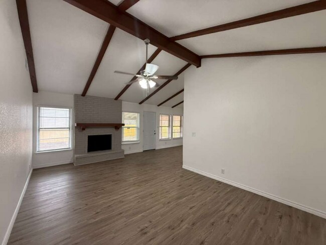 Photo - 6614 Robin Forest