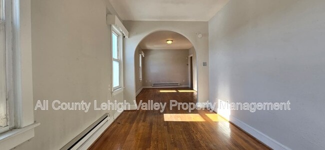 Photo - 708 Linden St