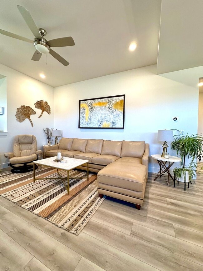 Photo - ** 1/2 OFF First Month's Rent** Gorgeous s...