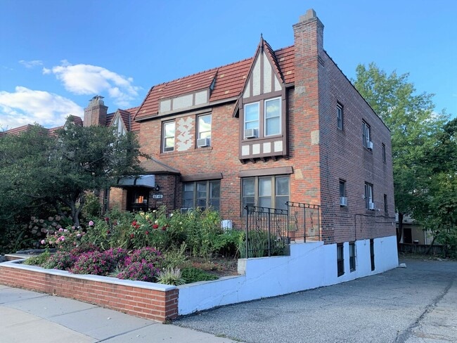 Building Photo - 6749 Juno St Unit #1