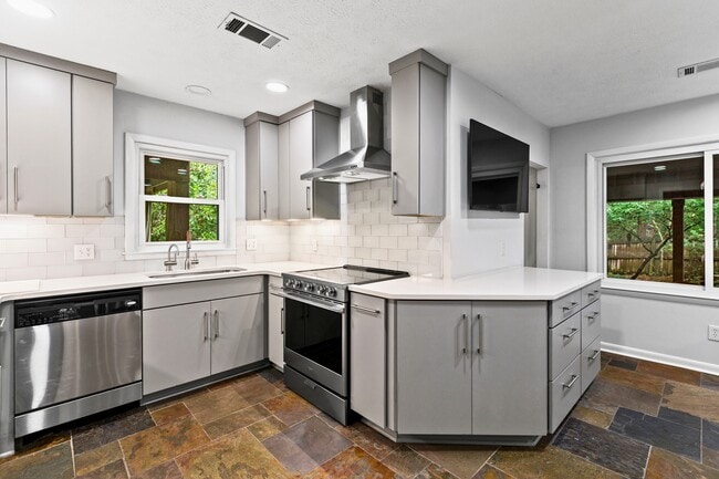 Photo - 1344 Peachtree Cir