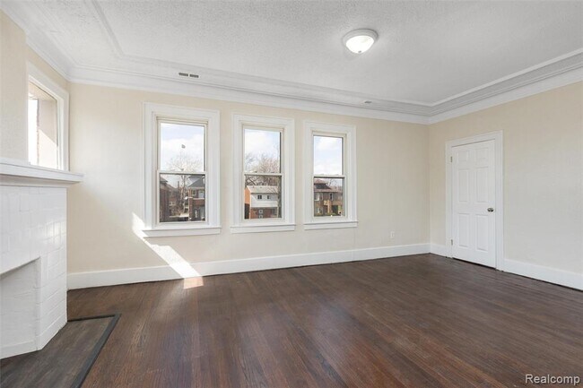 Photo - 3217 Elmhurst St