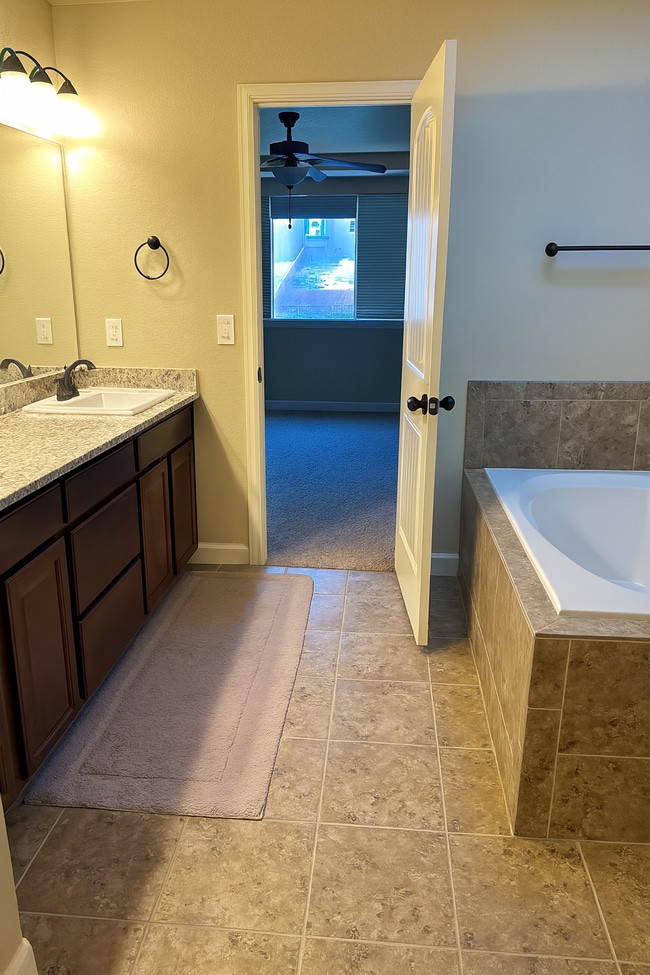 Photo - 7238 Dutch Loop