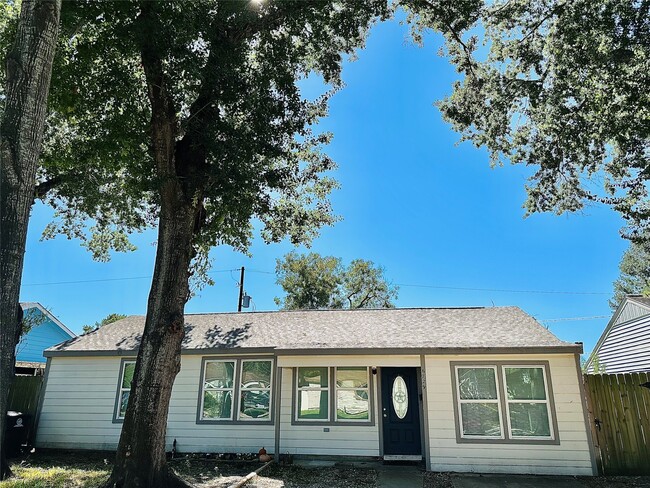 Building Photo - 6729 Lodge St