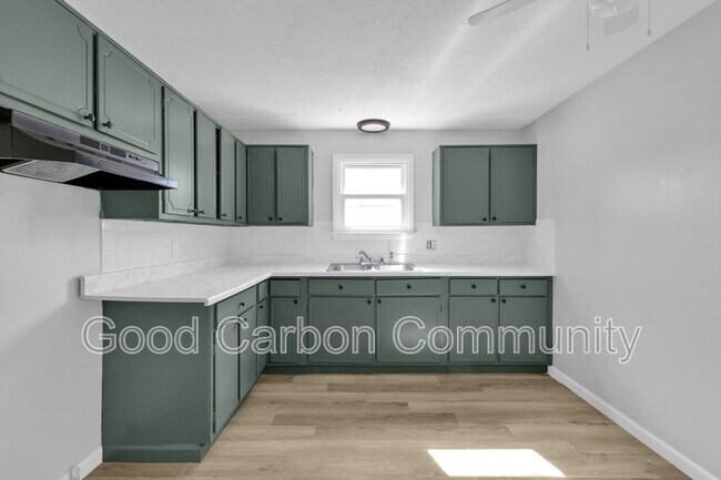 Building Photo - 3904 Seneca St Unit 5 Rental