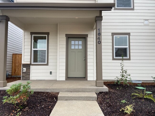 Building Photo - THE GLEANNS AT BARBERRY! Rental