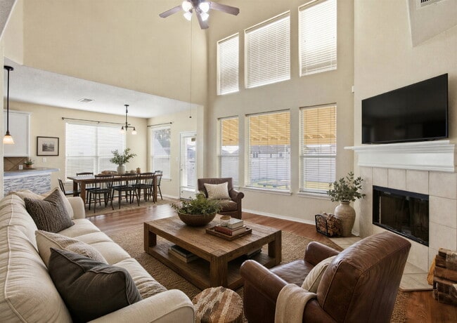 Photo - 4 Bedrooms, Soaring Ceilings, Office, Game Room & Community Pool