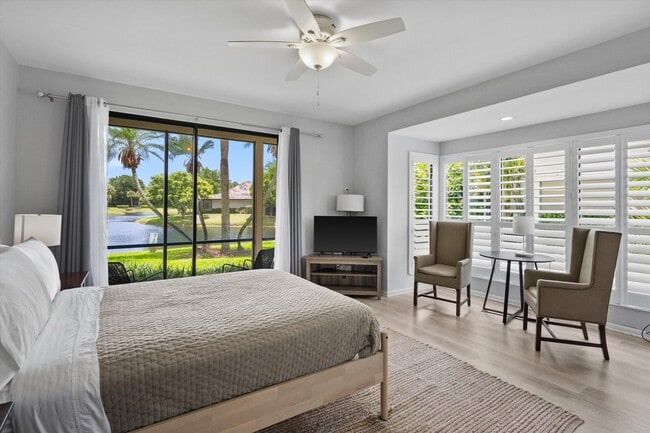 Building Photo - 11842 Pebblewood Dr Unit 102