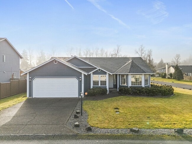 Building Photo - Beautiful 3-Bedroom, 2-Bath Home on a Corner Lot in Spanaway