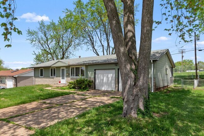 Photo - 515 Topaz Ave