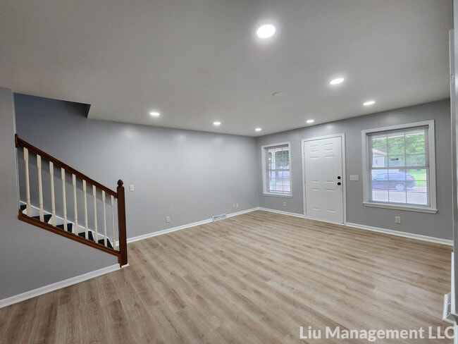 Photo - 1042 N Traub Ave