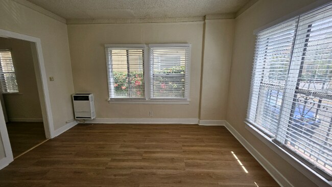 Photo - 1005 W 23rd St Unidad 102