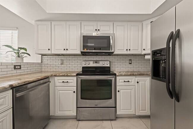 Photo - 180 April Point Dr S