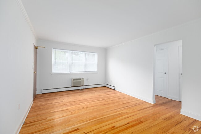 1BR, 1BA - 725SF - Living Area