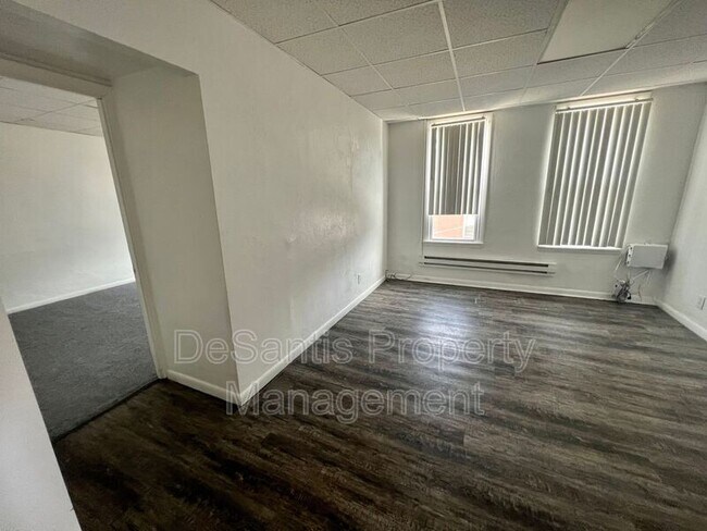 Photo - 503 Kenmawr Ave Unit B