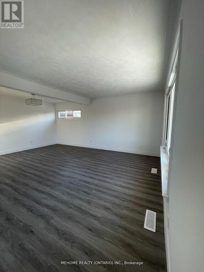 Photo - 83 Cornwallis Dr