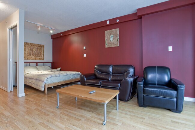 Photo - 939 Homer St