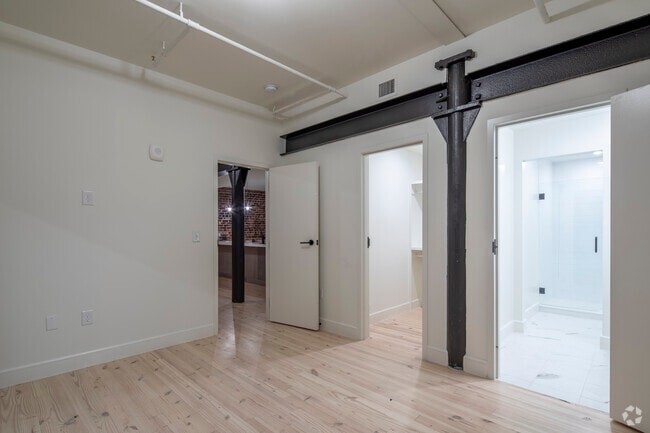 1 bed, 1 bath, 712 – 937 sq ft