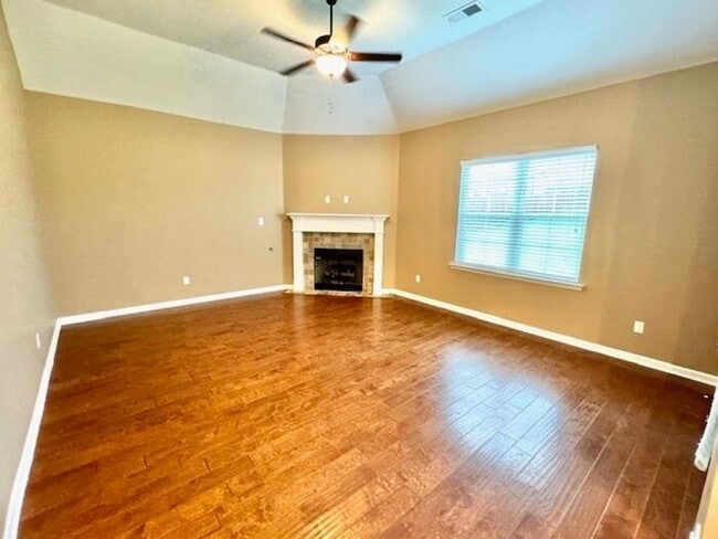 Photo - Now Leasing a 4-bedroom 2 bath home in Olive Branch. Available Now!