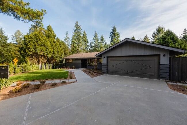 3Bd/1.75Ba Shoreline House - 3Bd/1.75Ba Shoreline House