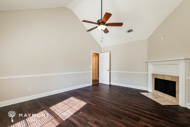 Photo - 2038 Red Oak Dr