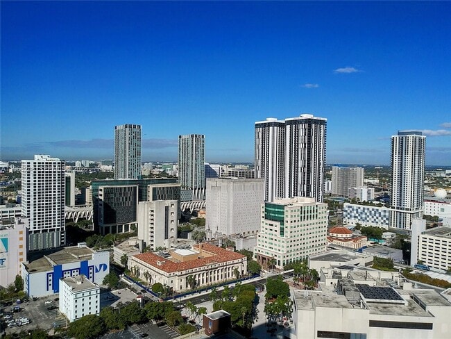 Photo - 133 NE 2nd Ave Unidad 3107