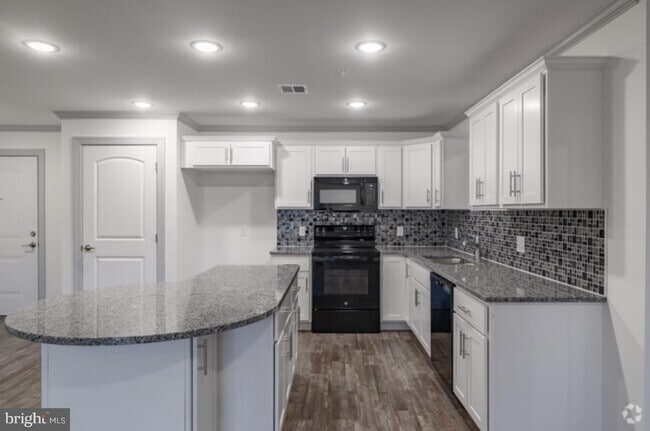 Photo - 100 Lucky Wy