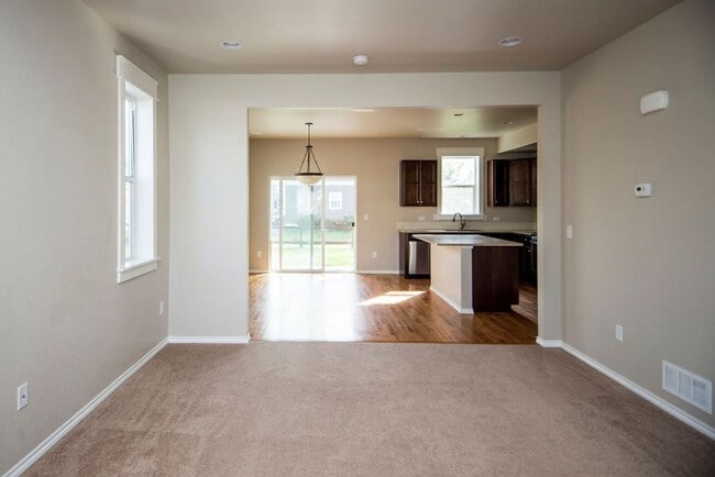 Photo - 532 Walhalla Ct