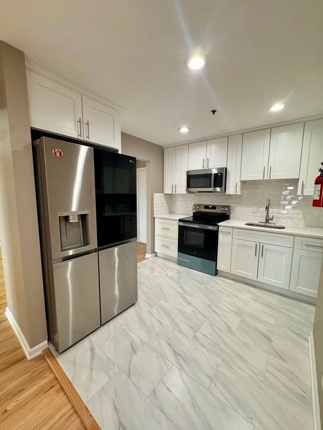 Building Photo - 1911 Grand Ave Unit 1c