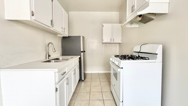 Photo - 5606 S Figueroa St Unit 14