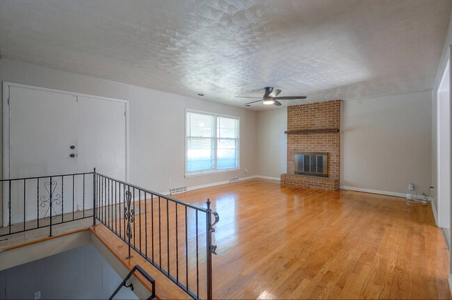 Photo - 505 E 90th Terrace