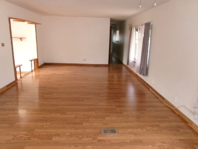 Photo - NIce 2 bed, 1 bath with small shop close to recreation