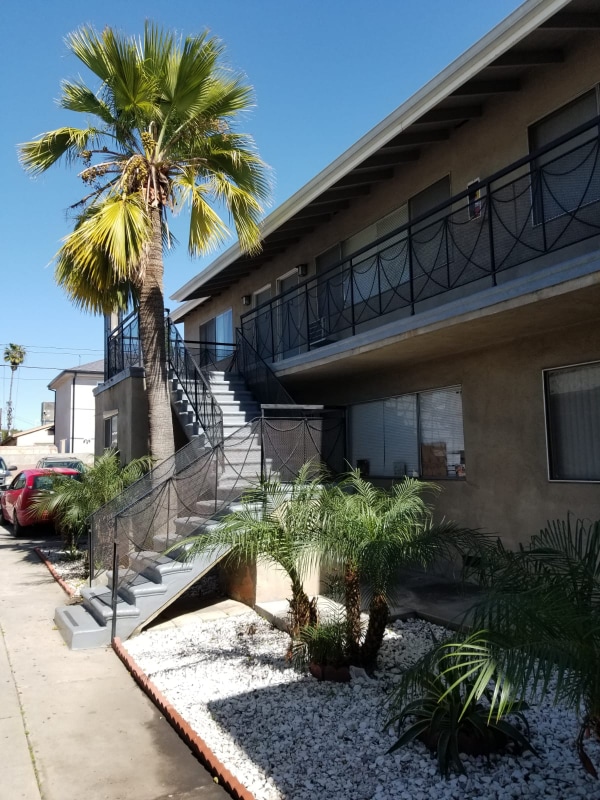 Photo - 14811 Vanowen St Unidad 3