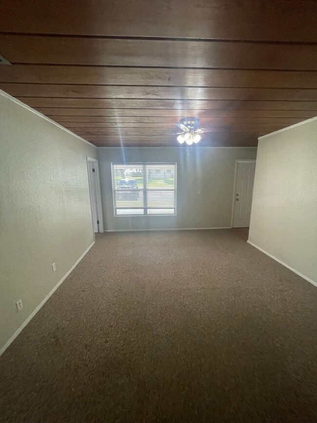 Photo - 15848 Lake Iola Rd