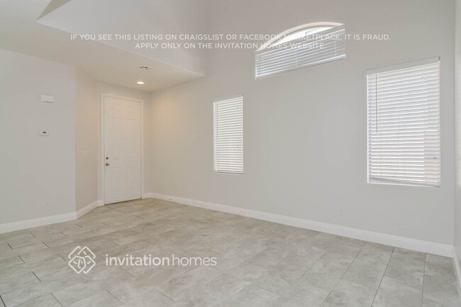 Photo - 3482 Gloucester Gate St