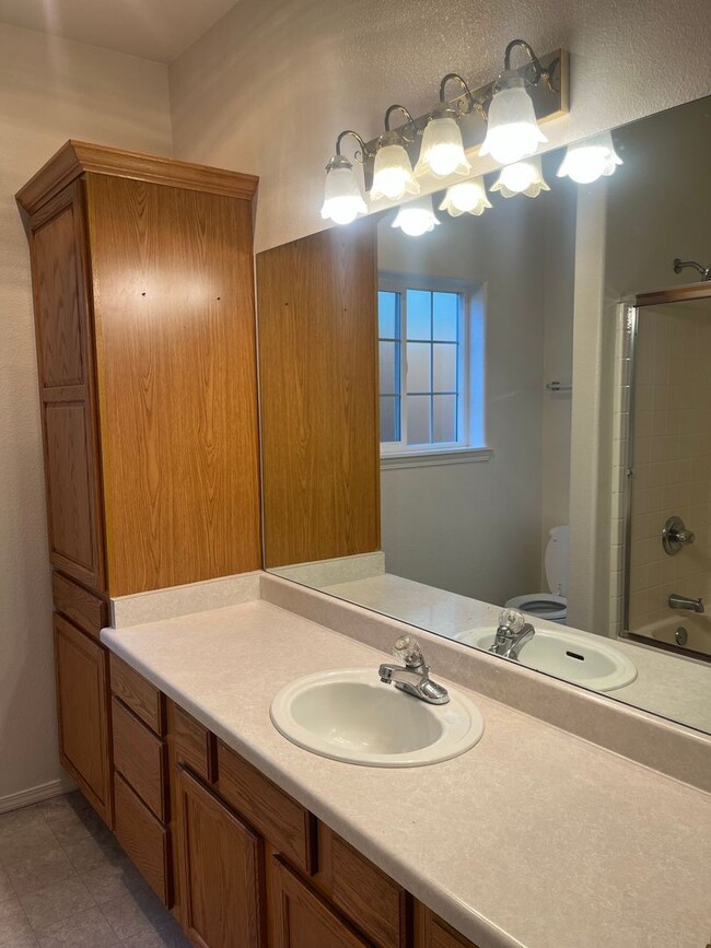 Photo - 3984-3988 Arrowhead Dr