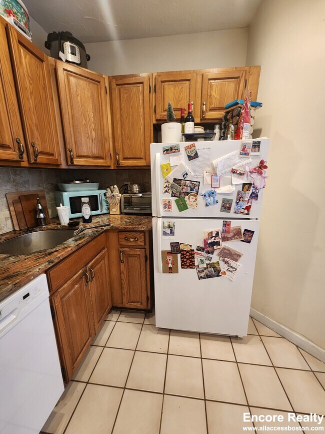 Photo - 245 Kelton St