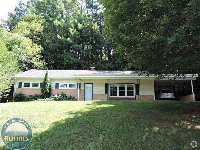 Building Photo - 3bd/2ba Ranch-Style Home Central to Boone