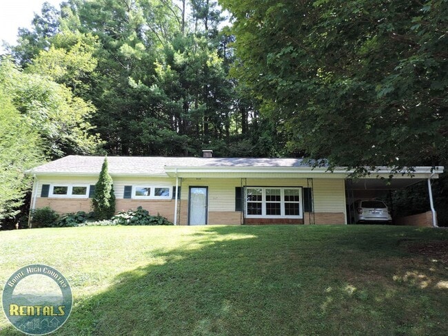 3bd/2ba Ranch-Style Home Central to Boone - 3bd/2ba Ranch-Style Home Central to Boone