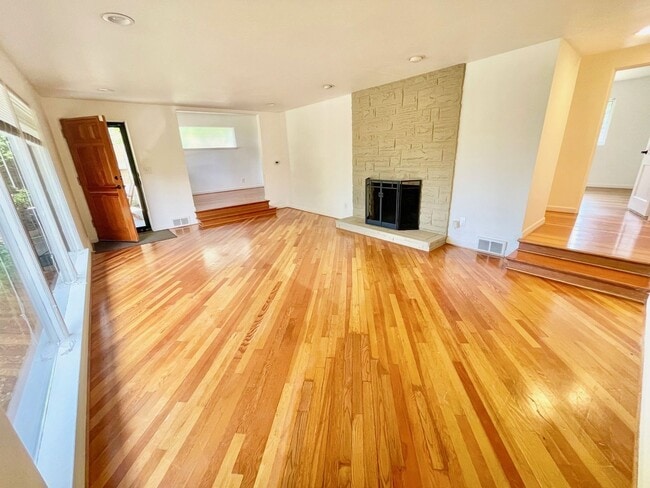 Photo - 11524 6th Ave NW