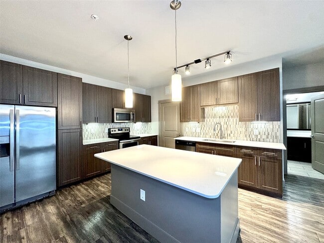 Building Photo - 5454 Washington Ave Unit 2204 Rental